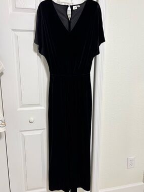 GAP Women's Black Velvet V-Neck Jumpsuit